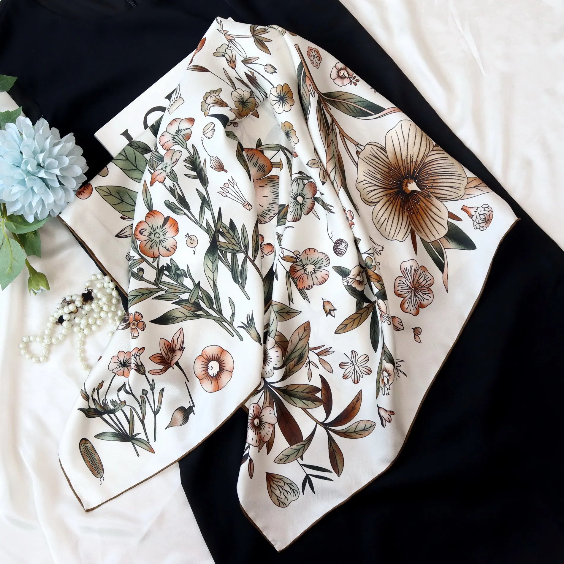 Twill Silk Scarf Luxury Mulberry Shawls Hand-Rolled Edges Bandanas Tops Accessories Head Hair Bag Decorations