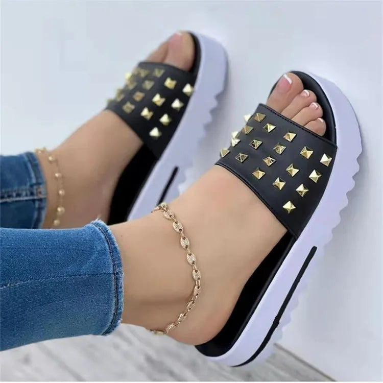 Summer Beach Flat Sandals Women PU 2025 Fashion Comfortable Slippers Summer Lazy Outdoor Sexy Anklet Golden Wedge Sandals Ladie