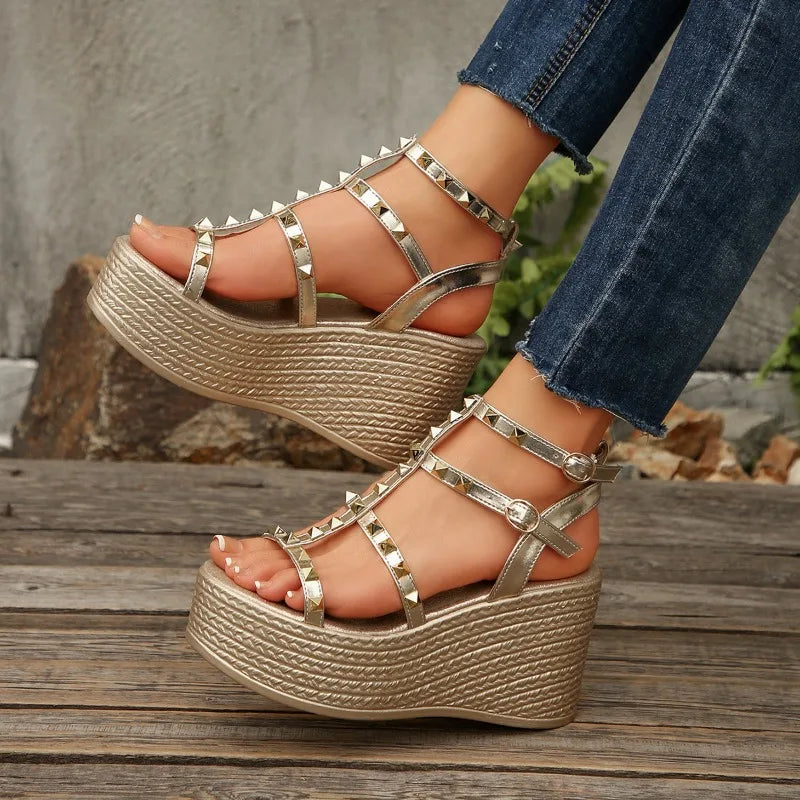 Women Sandals Summer New Outdoor Beach Sandals Designer Casual Sandals Comfortable Hot Shallow Wedges Shoes Women